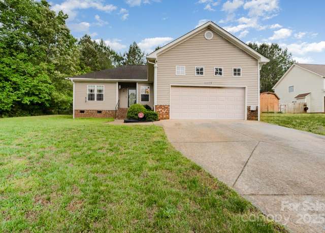 Property at 4405 Sugar Cane Ct, Waxhaw, NC 28173, 3 beds, 2 baths