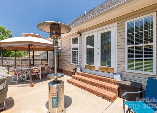 Property at 1530 Danlee Dr, Lancaster, SC 29720, 4 beds, 2.5 baths