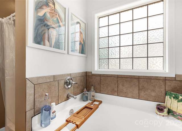Property at 1530 Danlee Dr, Lancaster, SC 29720, 4 beds, 2.5 baths
