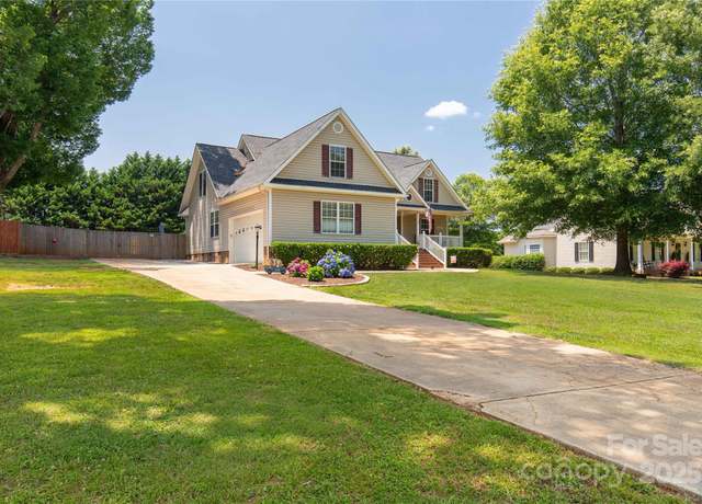 Property at 1530 Danlee Dr, Lancaster, SC 29720, 4 beds, 2.5 baths