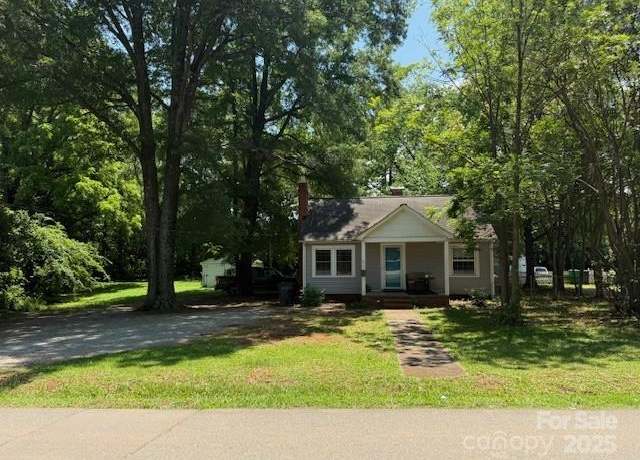 Property at 917 Tennyson Dr, Charlotte, NC 28208, 3 beds, 1 bath
