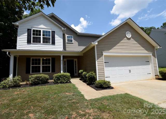 Property at 9721 Castle Terrace Ct, Charlotte, NC 28215, 4 beds, 3.5 baths