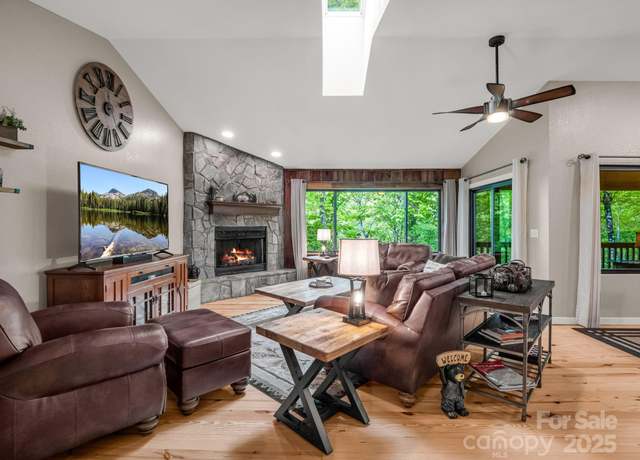 Property at 603 Kanasgowa Dr, Brevard, NC 28712, 5 beds, 3 baths