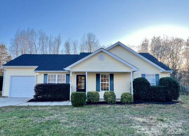 Property at 8809 Reedy Creek Rd, Charlotte, NC 28215, 3 beds, 2 baths