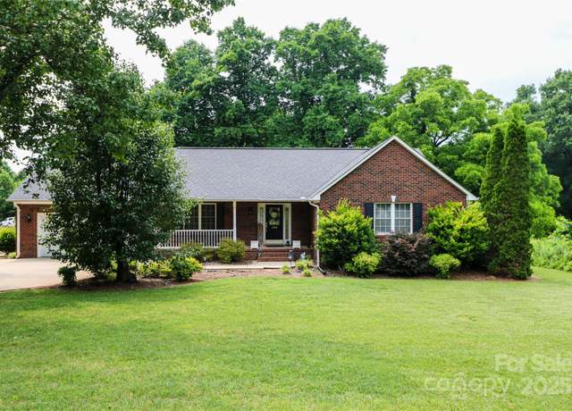 Property at 400 Majolica Rd, Salisbury, NC 28147, 3 beds, 2 baths