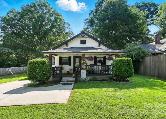 Property at 840 10th Street Blvd NW, Hickory, NC 28601, 3 beds, 2 baths