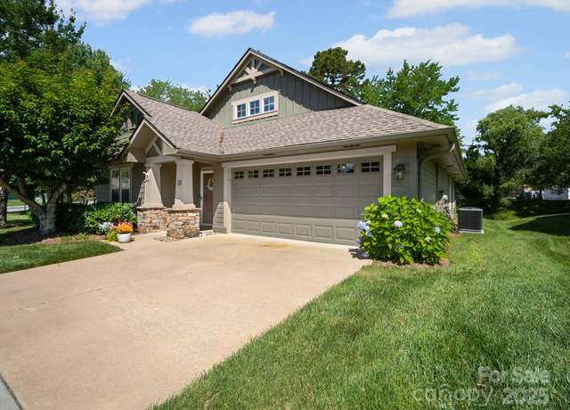 Property at 10 Gray Wolf Ln, Hendersonville, NC 28792, 3 beds, 2 baths