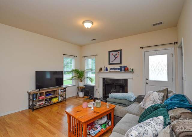 Property at 10420 Benfield Rd, Charlotte, NC 28269, 3 beds, 2.5 baths