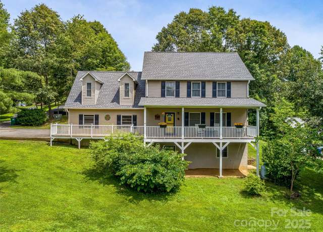 Property at 1 Countryside Ln, Asheville, NC 28804, 3 beds, 2.5 baths