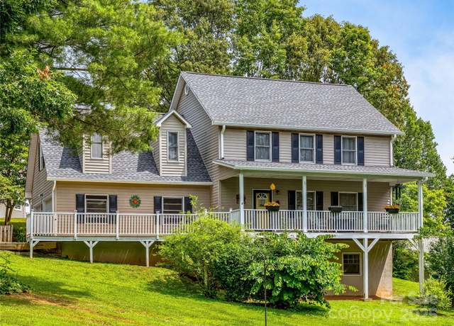 Property at 1 Countryside Ln, Asheville, NC 28804, 3 beds, 2.5 baths
