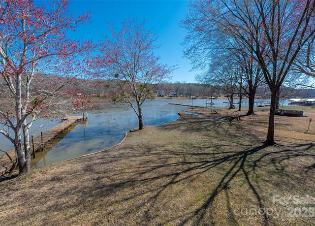 Property at 2504 Cottage Ln, Liberty Hill, SC 29074, 5 beds, 3 baths