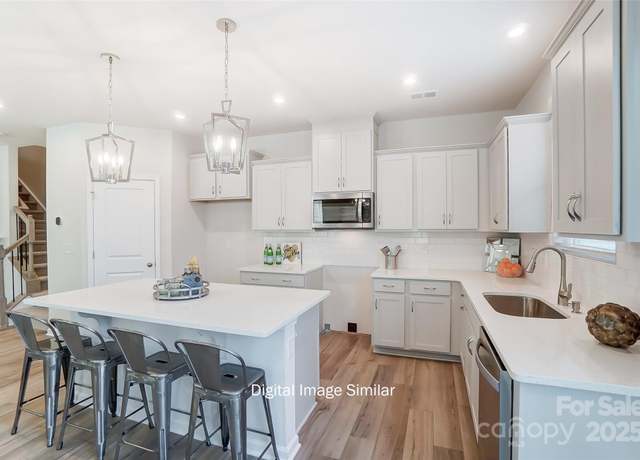 Property at 6419 Mallow Crossing Ln, Charlotte, NC 28213, 3 beds, 2.5 baths