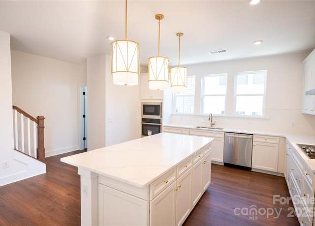 Property at 8010 Elevate Ct, Charlotte, NC 28205, 3 beds, 3 baths