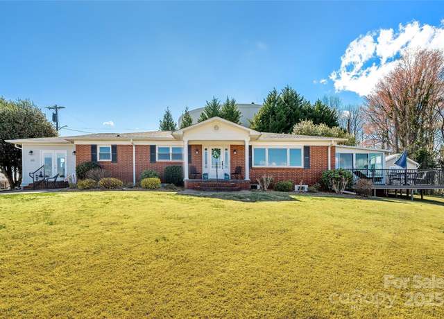 Property at 100 Summit St, Marion, NC 28752, 4 beds, 3.5 baths