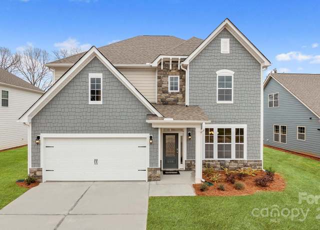 Property at 589 Fox Cove Rd, Hendersonville, NC 28792, 5 beds, 3 baths