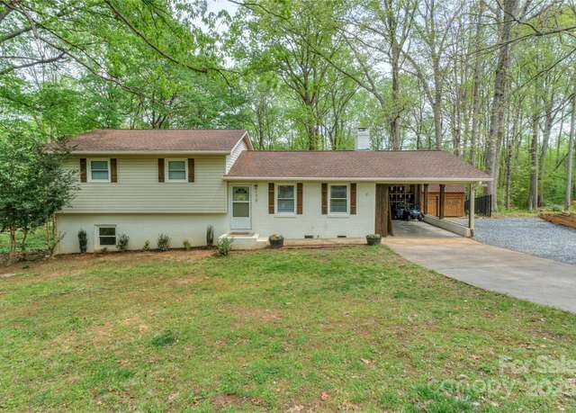 Property at 170 Woodcrest Rd, Mooresville, NC 28115, 4 beds, 3 baths