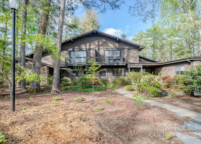 Property at 106 Laurelwood Cir W #3, Hendersonville, NC 28791, 2 beds, 2.5 baths