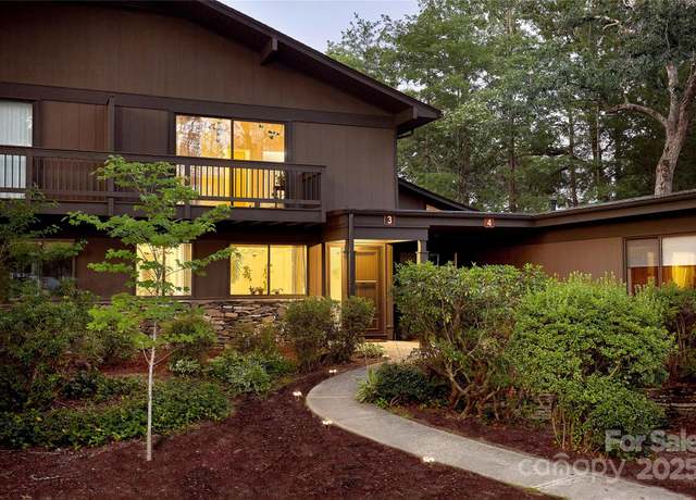 Property at 106 Laurelwood Cir W #3, Hendersonville, NC 28791, 2 beds, 2.5 baths