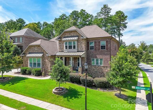Property at 16402 Doves Canyon Ln, Charlotte, NC 28278, 4 beds, 2.5 baths