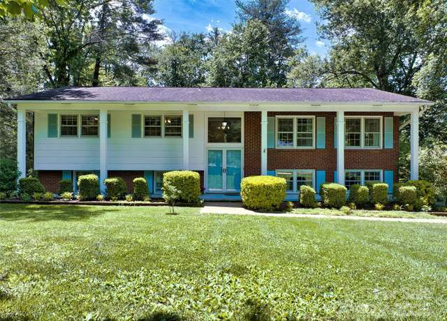 Property at 208 Kelly Ln, Hendersonville, NC 28791, 3 beds, 3 baths