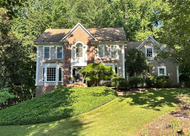 Property at 5024 Ardenwoods Dr, Charlotte, NC 28215, 4 beds, 2.5 baths