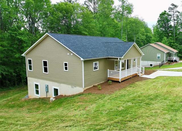 Property at 206 Fairway Dr, Rutherfordton, NC 28139, 4 beds, 3 baths