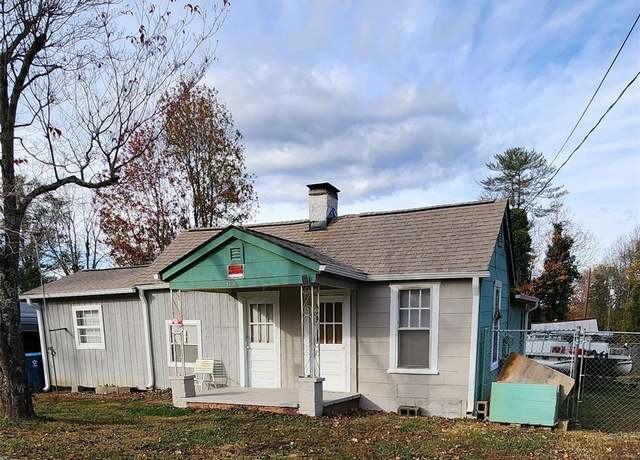 Property at 3706 2nd Ave NW, Hickory, NC 28601, 2 beds, 1 bath