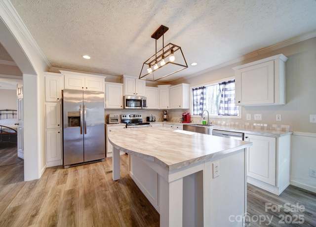 Property at 185 Crystal Bay Dr, Mooresville, NC 28115, 3 beds, 2 baths