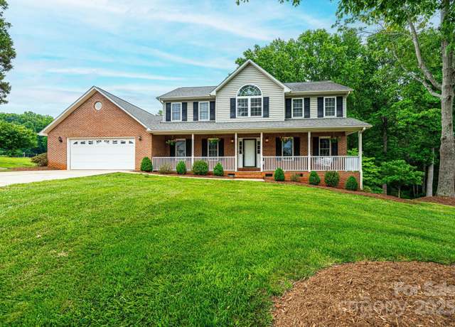 Property at 2728 Touchstone Cir, Newton, NC 28658, 4 beds, 2.5 baths