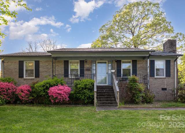 Property at 1009 N Main St, Mount Holly, NC 28120, 3 beds, 1.5 baths