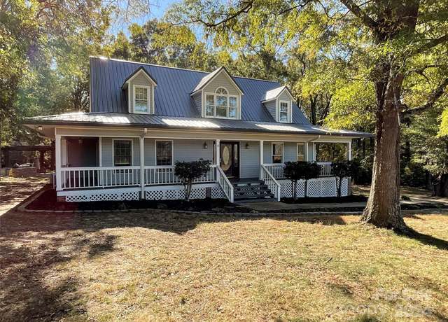Property at 3018 Castlebrook Dr, Monroe, NC 28112, 3 beds, 2.5 baths