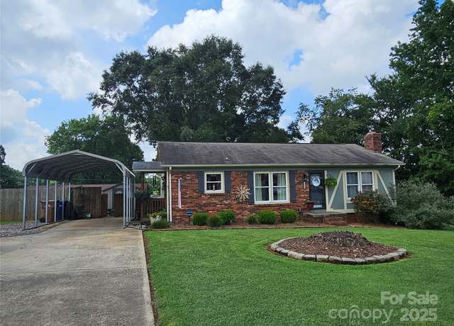 Property at 818 S Laurel St, Lincolnton, NC 28092, 3 beds, 2 baths
