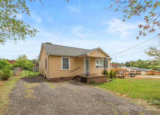 Property at 127 Bristol Rd, Statesville, NC 28677, 3 beds, 2 baths