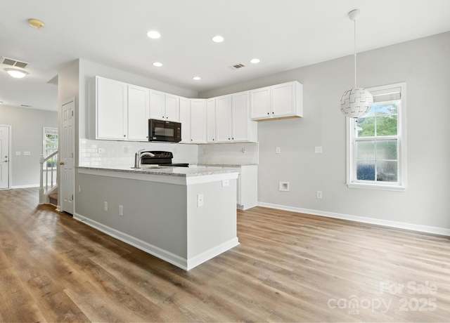 Property at 236 Azteca Dr, Matthews, NC 28104, 2 beds, 2.5 baths