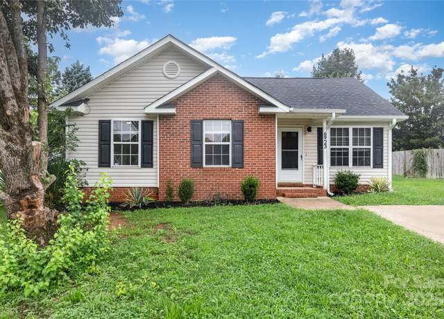 Property at 6923 Reese Furr Dr, Charlotte, NC 28216, 3 beds, 2 baths