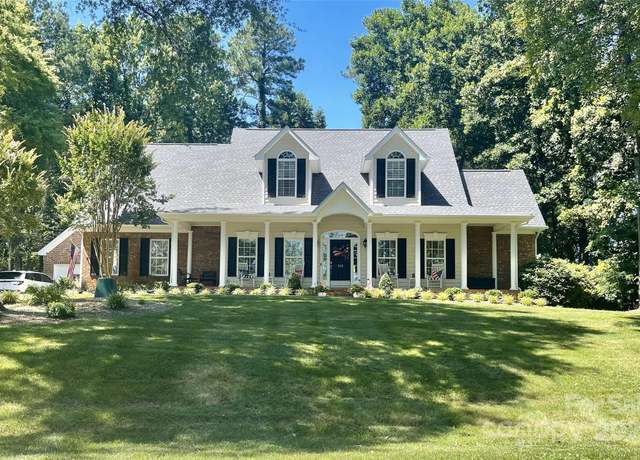 Property at 390 Robinson Rd, Mooresville, NC 28117, 4 beds, 3.5 baths