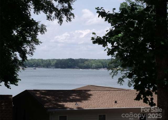 Property at 390 Robinson Rd, Mooresville, NC 28117, 4 beds, 3.5 baths