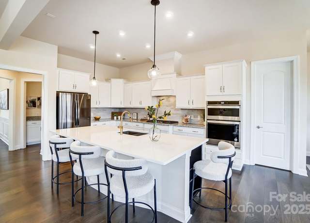 Property at 11144 Limehurst Pl, Charlotte, NC 28278, 5 beds, 4 baths