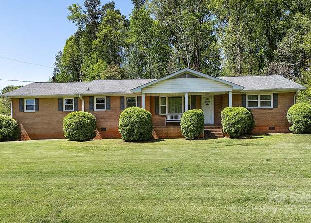 Property at 2218 Woodcrest Dr, Kannapolis, NC 28081, 3 beds, 2 baths