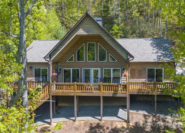 Property at 186 Timucua Trl, Waynesville, NC 28786, 3 beds, 2 baths