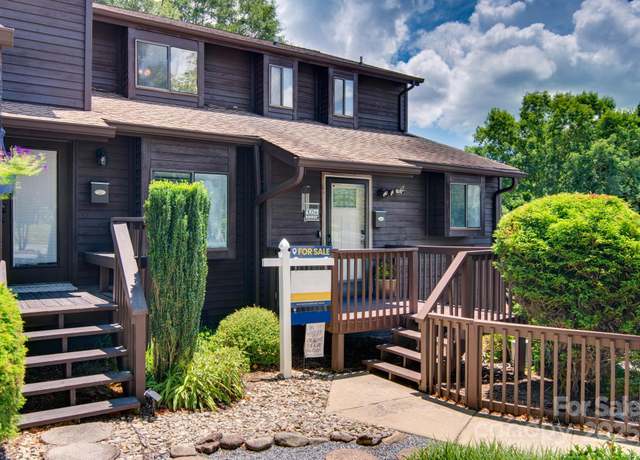 Property at 1034 N Center St, Hickory, NC 28601, 3 beds, 2 baths