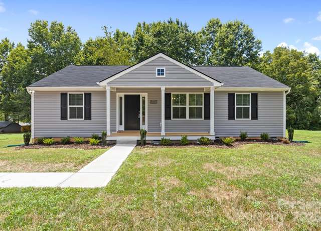 Property at 3321 15th Ave SW, Hickory, NC 28602, 3 beds, 2 baths