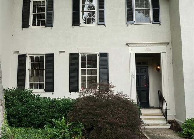 Property at 153 Perrin Pl, Charlotte, NC 28207, 3 beds, 2.5 baths