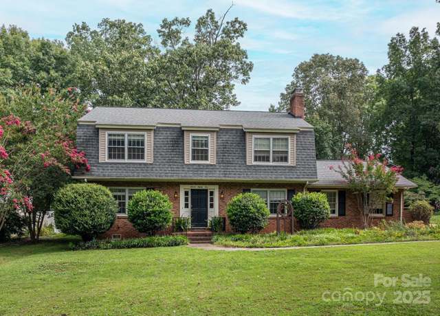Property at 1185 18th Ave NE, Hickory, NC 28601, 4 beds, 2.5 baths