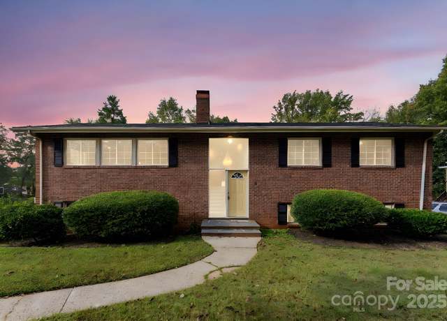 Property at 3327 Deerwood Dr, Gastonia, NC 28054, 5 beds, 4 baths