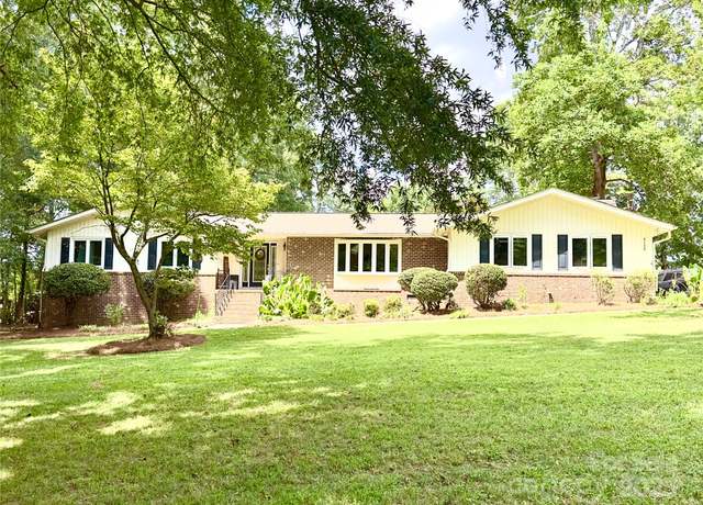 Property at 8128 Appaloosa Ln, Charlotte, NC 28215, 3 beds, 2.5 baths