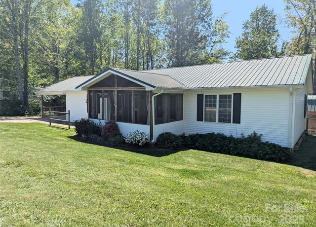 Property at 10 Sugarloaf Ln #08, Hendersonville, NC 28792, 3 beds, 2 baths