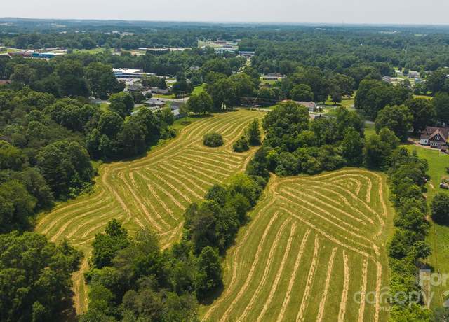 Property at 1040 NC 90 Hwy W, Taylorsville, NC 20681, 3 beds, 1 bath