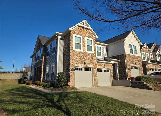 Property at 5860 Clan Maclaine Dr, Charlotte, NC 28278, 3 beds, 2.5 baths