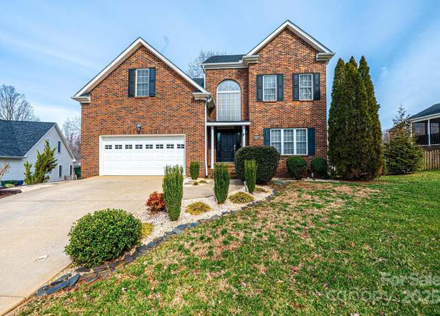 Property at 2622 Rolling Ridge Dr, Hickory, NC 28602, 4 beds, 2.5 baths